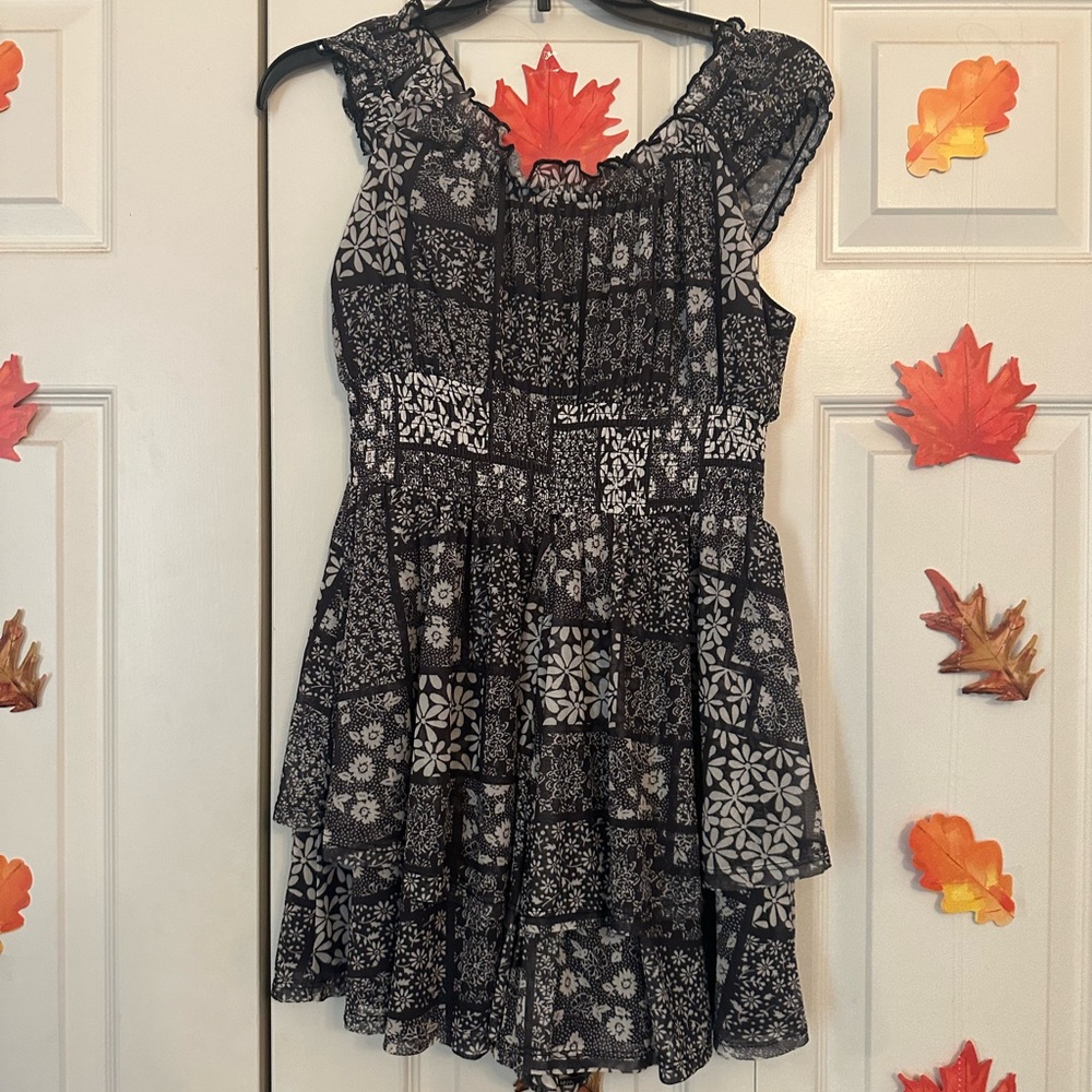 NWT Urban Outfitters Floral Romper - Picture 2 of 3